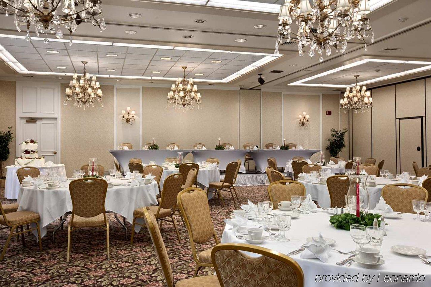 Delta Hotels By Marriott Burlington Restaurant foto